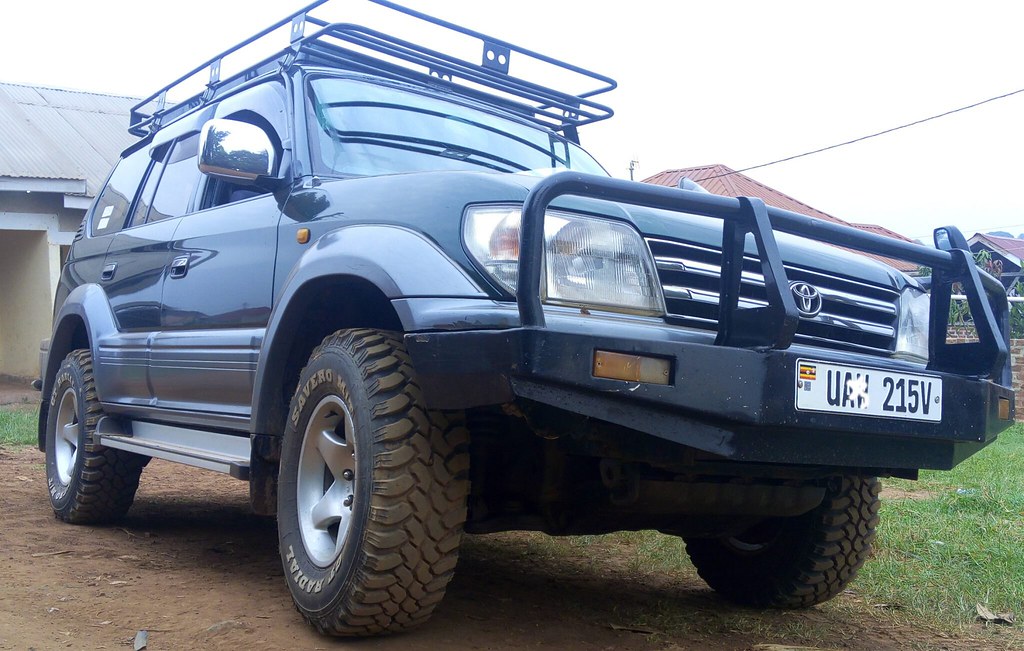 Your guide to Entebbe Airport Tax & seamless travel. Book expert car hire for reliable transfers from Entebbe to anywhere in Uganda.